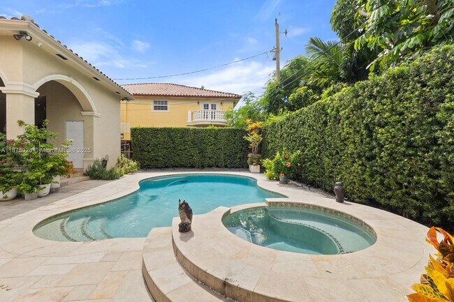 Foto del edificio - 718 SW 26th Rd