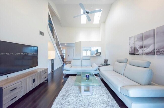 Foto del edificio - 8360 Waterford Ave