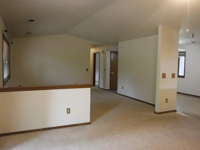 Building Photo - 3314 Somerset Ave