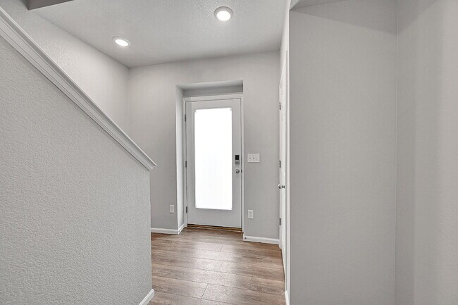 Building Photo - $3,195, 3 bed, 3.1 bath, located in Broomf...