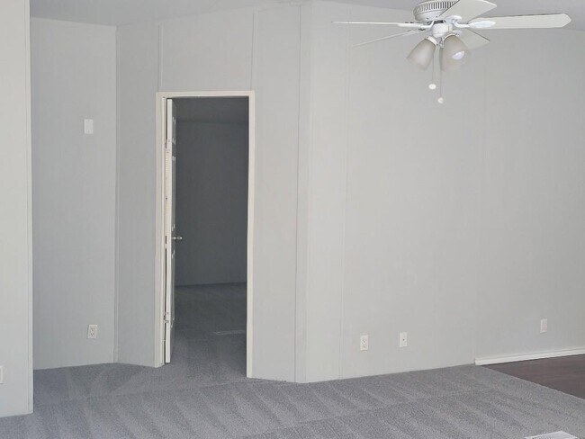 Building Photo - 119 Rebecca Ln