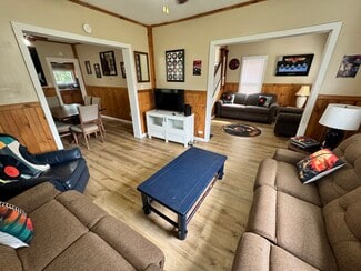 Building Photo - 37 Maple Ave