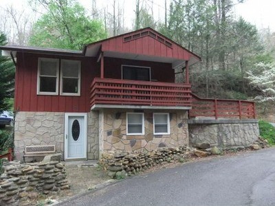 Primary Photo - 629 Baskins Creek Rd