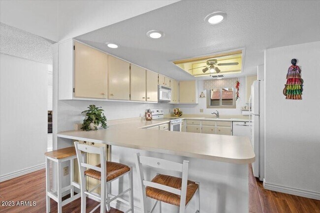Building Photo - 7936 E Vista Dr
