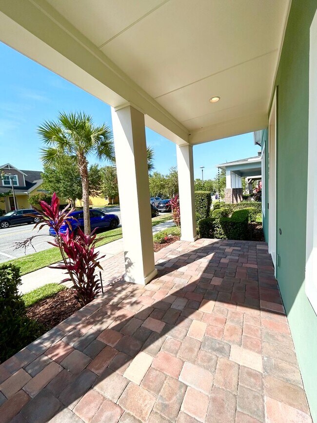 Building Photo - Stunning 3/2.5 Stylish Home with a Detache...