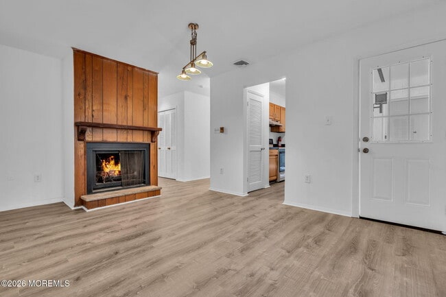 Building Photo - 166 E Holly Ln