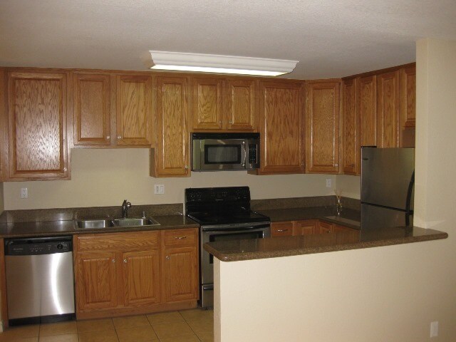 Building Photo - 1845 Bayview Heights Dr