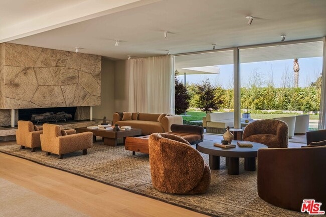 Building Photo - 1862 Loma Vista Dr