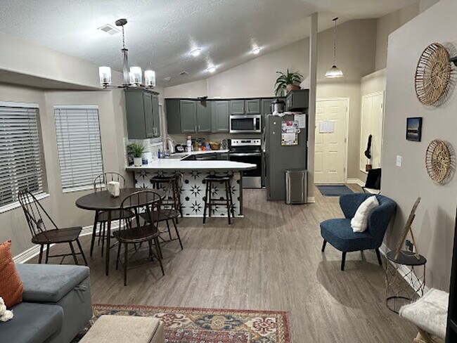 Foto del edificio - 2 Bedroom Condo in Orem