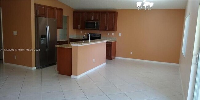 Building Photo - 10541 SW 24th Ct