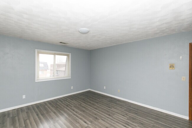 Foto del edificio - 3430 Holiday Ct