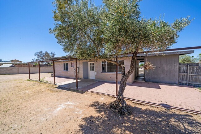 Foto del edificio - Eastside Spacious home