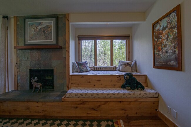 Building Photo - 4425 Berry Dr