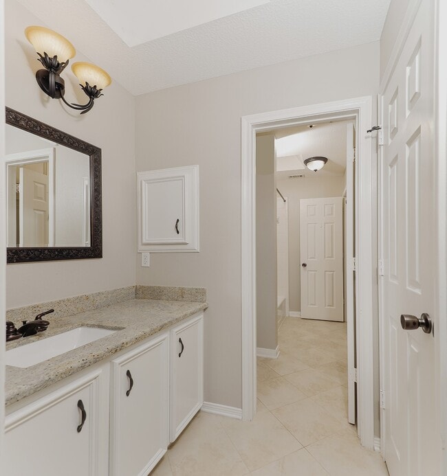 Building Photo - 2 Silverstrand Pl