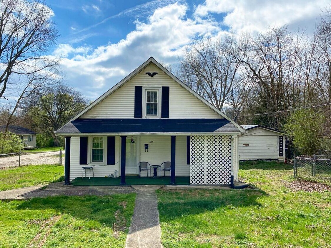 312 Bryan St Unit 312 Bryan St A, Glasgow, KY 42141 Room for Rent in