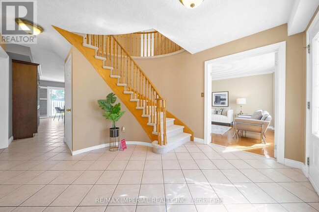 Building Photo - 955 Snowbird St