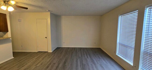 Foto del edificio - AVAILABLE NOW! 2 Bed / 1.5 Bath Townhome in Longview!