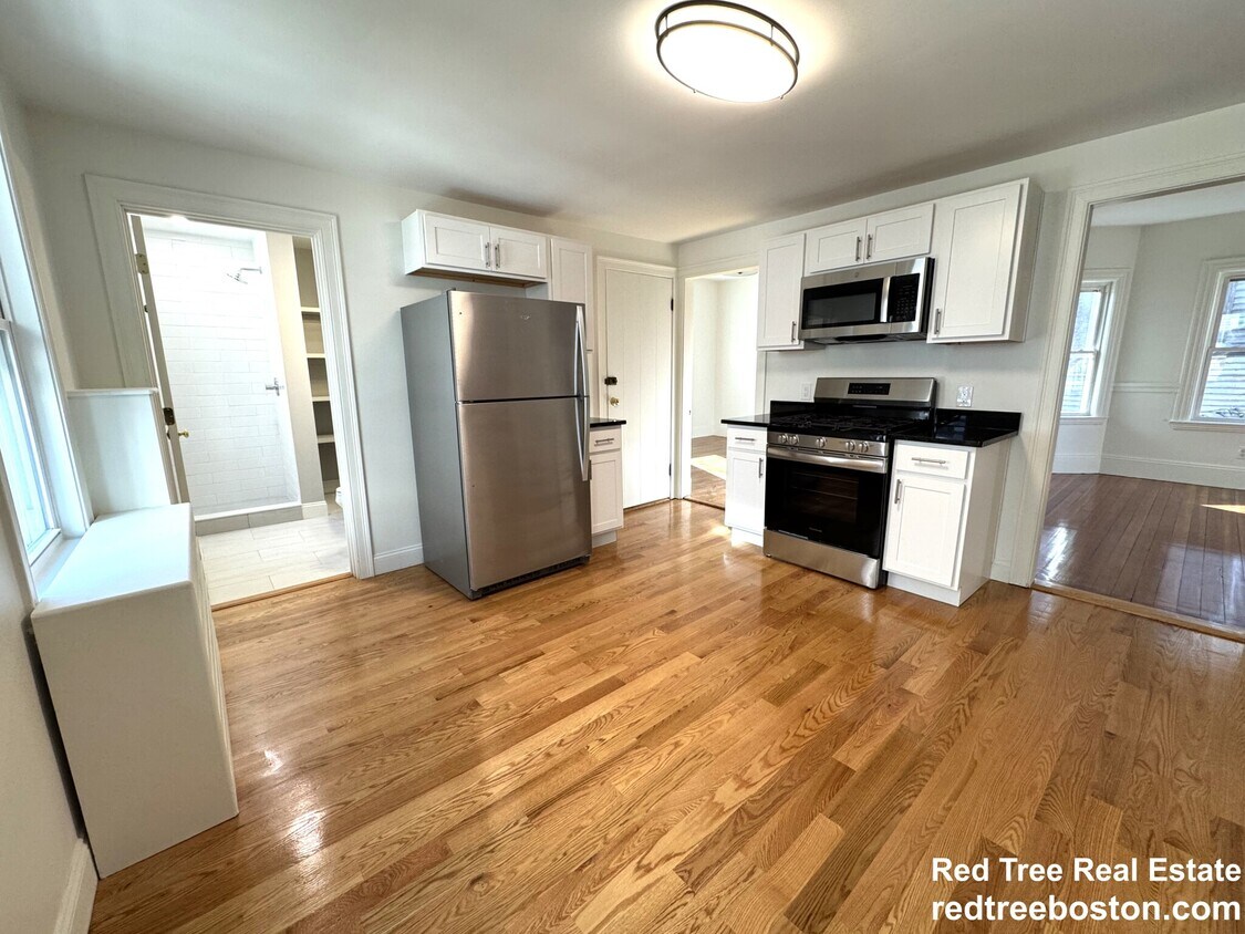 Primary Photo - 11 E Milton Rd