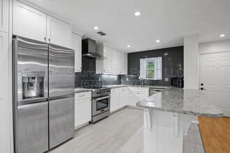 Building Photo - 2110 Augusta Dr