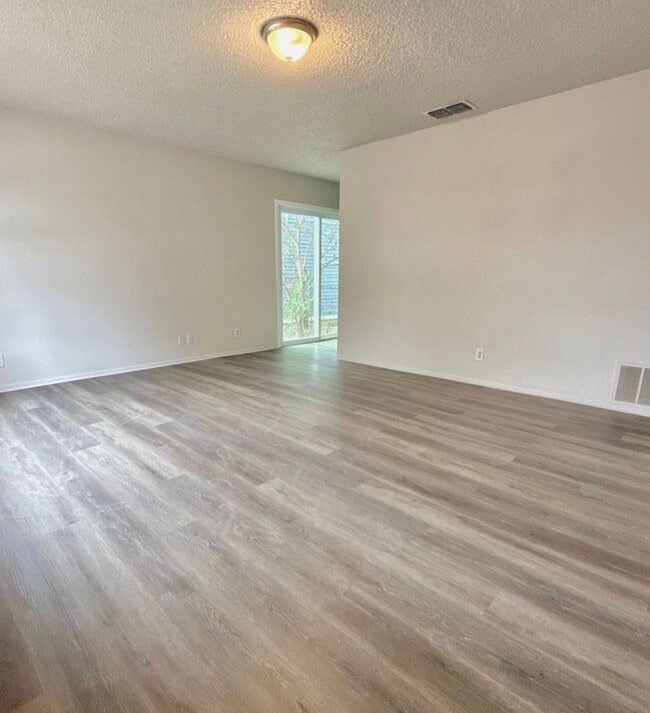 Building Photo - 4315 Lehman Dr