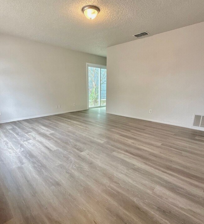 Foto del edificio - 4315 Lehman Dr