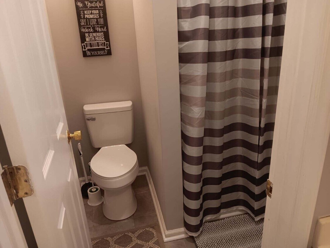 Private bathroom - 375 Talbert Rd