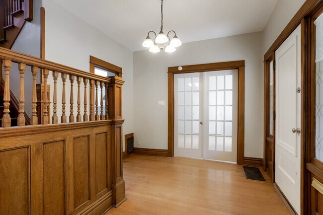 Foto del edificio - Charming 4 Bed, 2 Bath Town Home in Prime ...