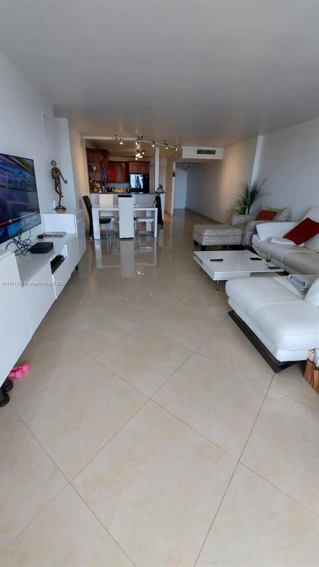 Foto del edificio - 3140 S Ocean Dr