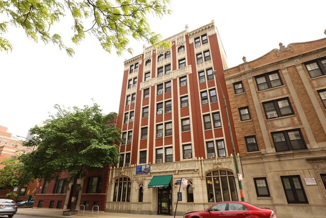 Building Photo - 545 W Belmont Ave