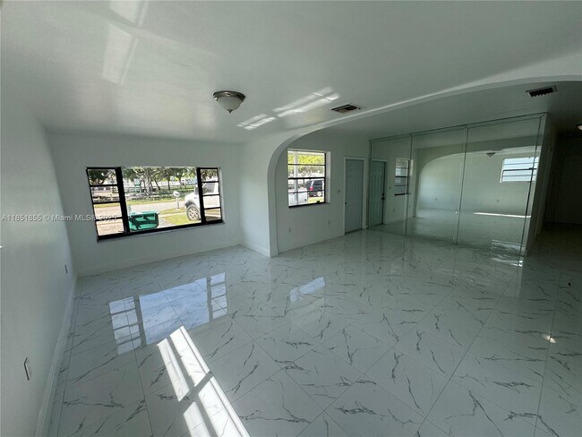 Foto del edificio - 10840 SW 222nd Dr