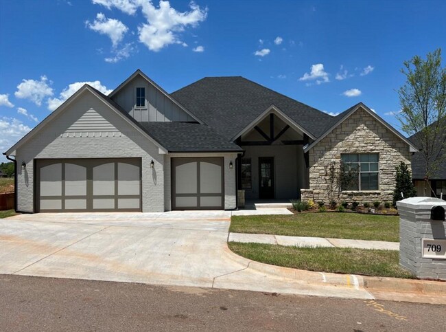 Building Photo - Gorgeous 3 bed 2.5 bath in Norman With A S...