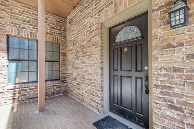 Building Photo - 6006 Auburndale Ave
