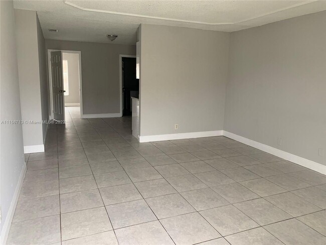 Foto del edificio - 316 NE 44th St