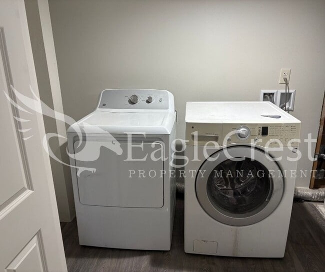 Building Photo - 236NCOLLEGE