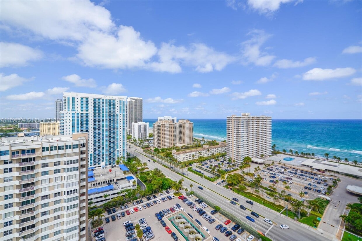 Foto principal - 1985 S Ocean Dr
