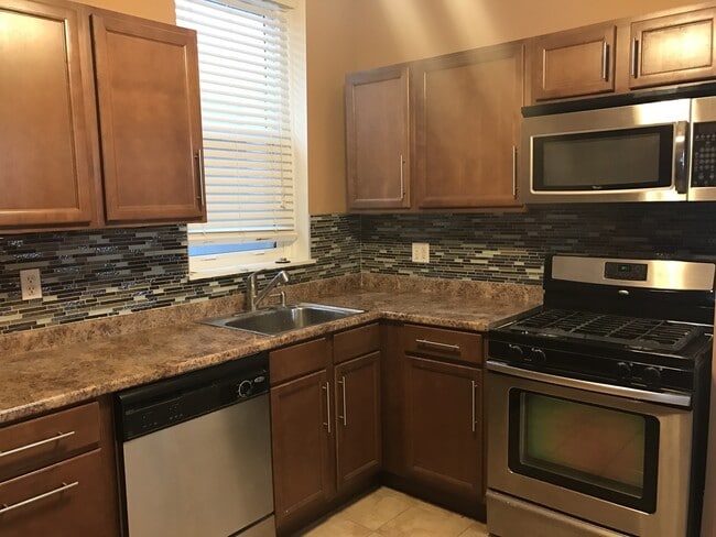 Building Photo - Beautiful renovated home