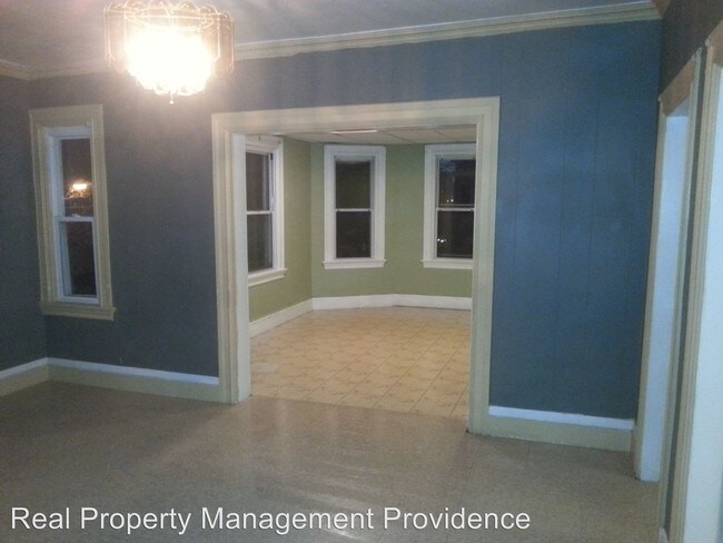 Building Photo - 58 Vineyard St