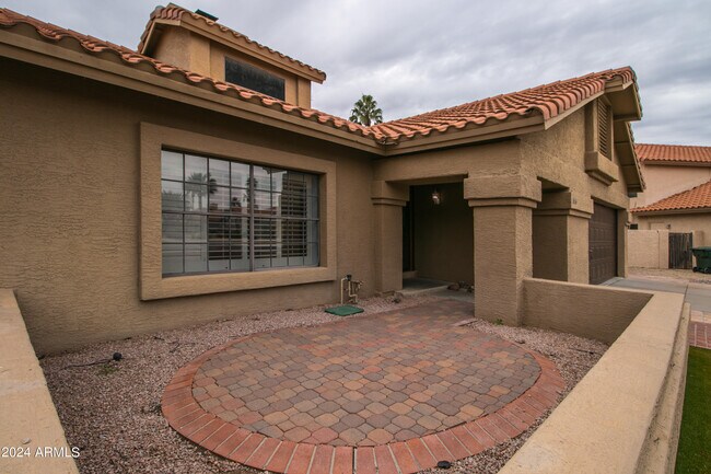 Building Photo - 5735 E Campo Bello Dr