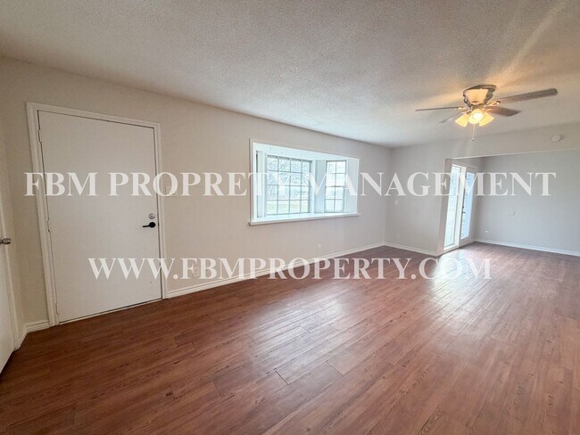 Foto del edificio - 107 Berrys Chapel Rd