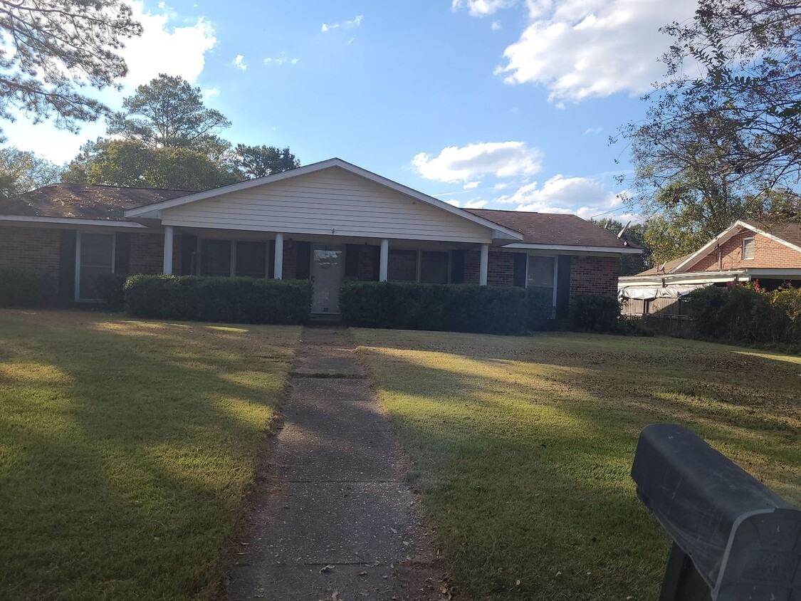 Foto principal - Spacious 4bd/2ba home!