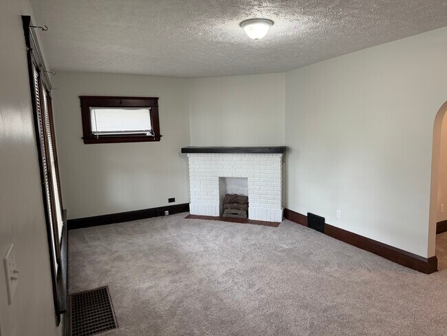 Foto del edificio - 11916 Browning Ave