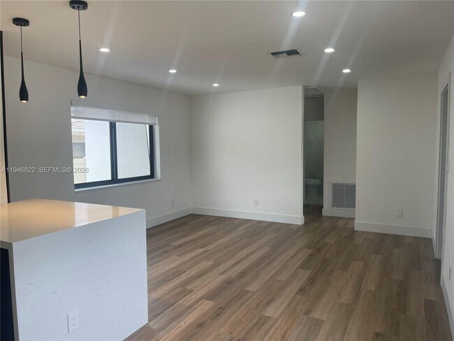 Foto del edificio - 1201 N 16th Ave