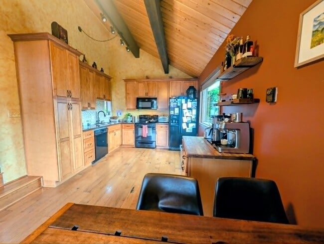 Building Photo - 160 Rockledge Dr