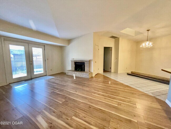 Foto del edificio - 2602 E 26th St