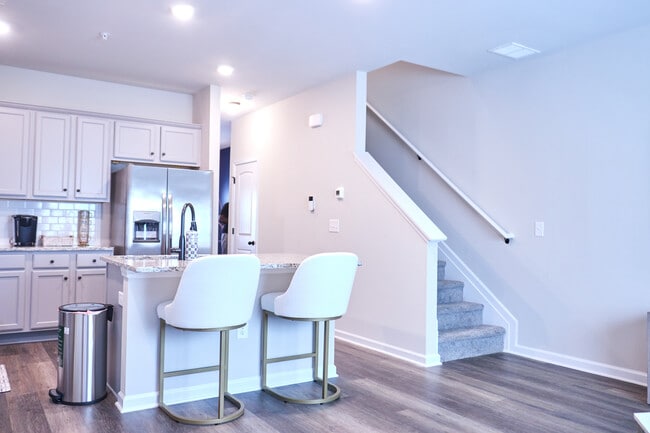 Building Photo - Room in Townhome on Bayrose Cir