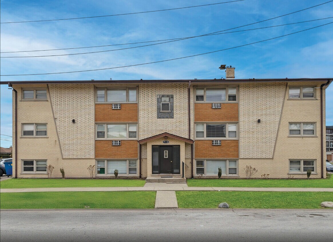 Foto principal - 7538 W Lawrence Ave