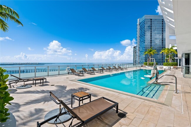 Foto del edificio - 1300 Brickell Bay Dr