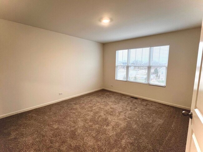 Foto del edificio - 217 Goldenrod Dr