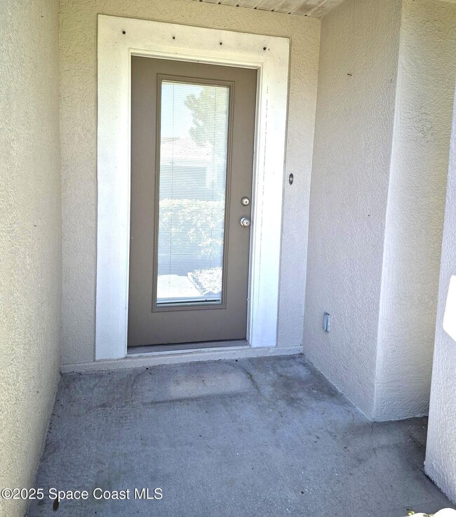 Building Photo - 2365 Bayhill Dr