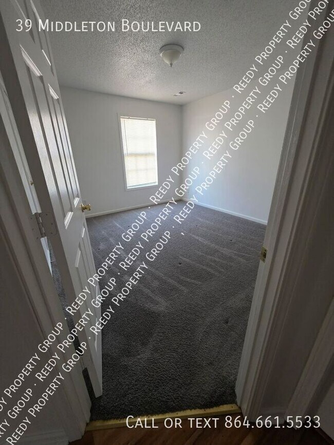 Foto del edificio - 39 Middleton Blvd